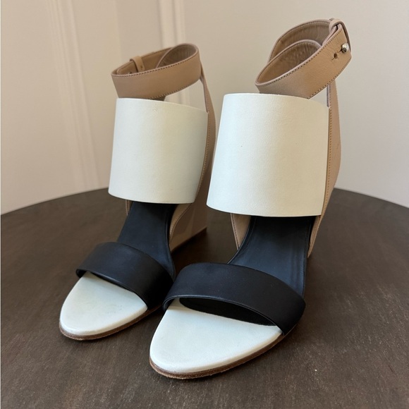 VINCE Kyra Wedge Sandal - Black/White/Natural - Size 7.5 - GUC+ - Picture 2 of 10